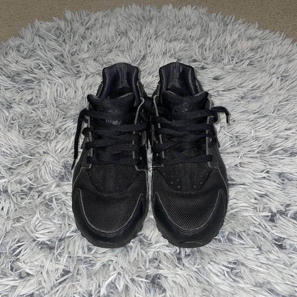Black huaraches